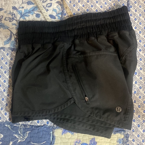 lululemon track that workout shorts, size 4 - Picture 7 of 8